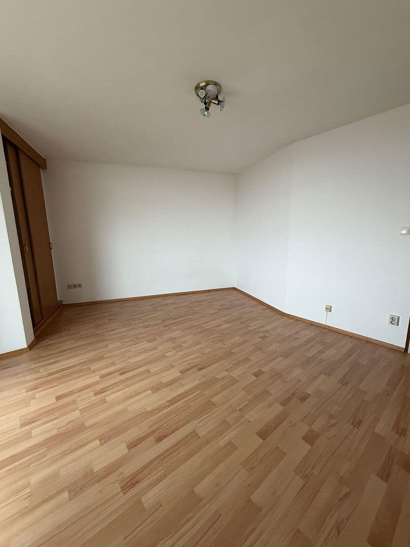 Pronájem bytu 1+1 30 m², Listseeweg 7, München, Bavorsko Pronájem bytu 1+1 30 m², Listseeweg 7, München, Bavorsko