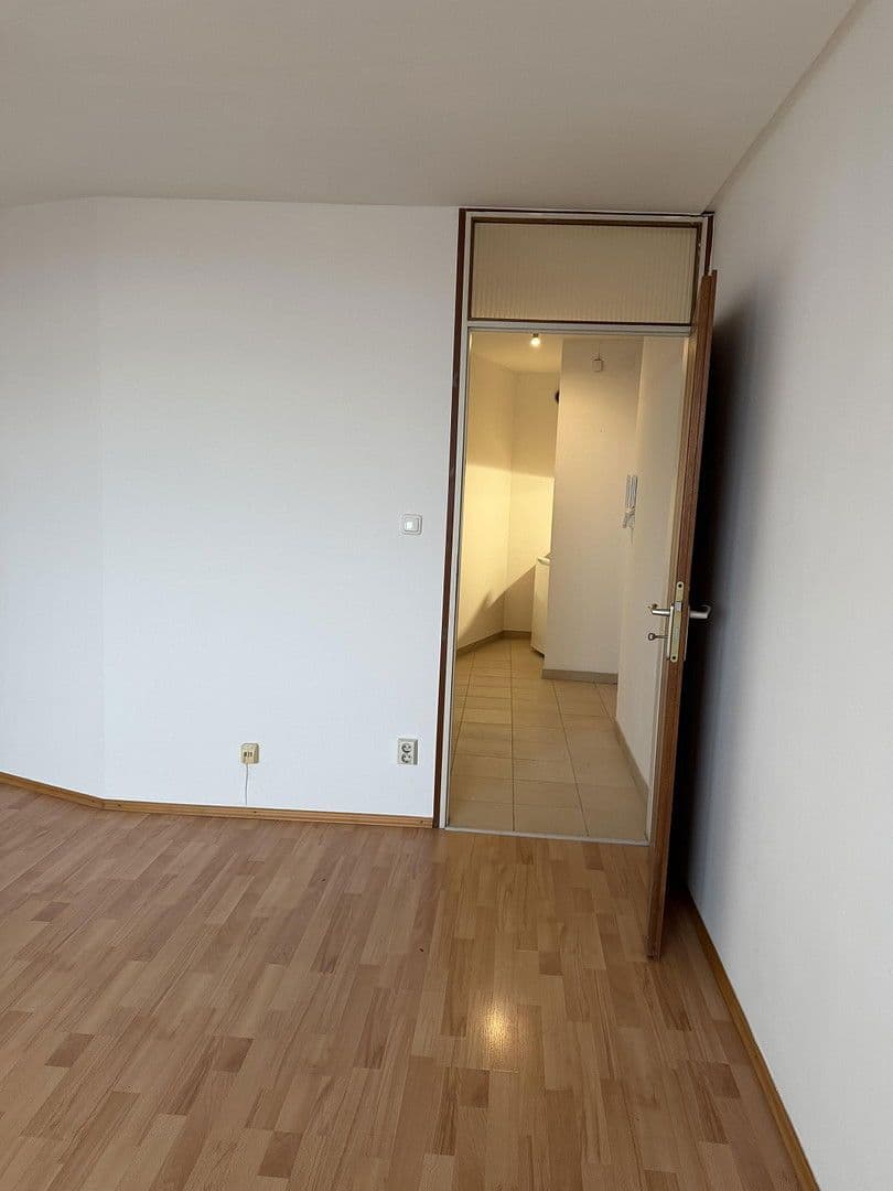 Pronájem bytu 1+1 30 m², Listseeweg 7, München, Bavorsko Pronájem bytu 1+1 30 m², Listseeweg 7, München, Bavorsko