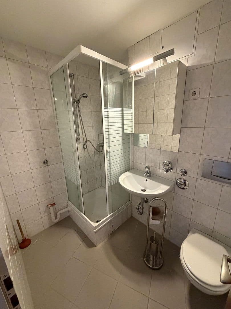 Pronájem bytu 1+1 30 m², Listseeweg 7, München, Bavorsko Pronájem bytu 1+1 30 m², Listseeweg 7, München, Bavorsko