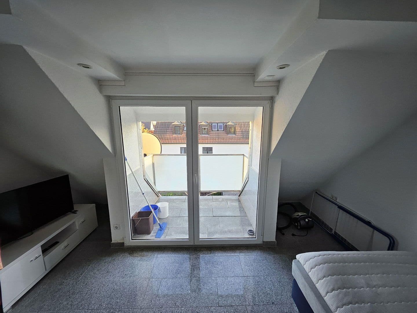 Pronájem bytu 1+1 25 m², Stuttgart, Bádensko-Württembersko Pronájem bytu 1+1 25 m², Stuttgart, Bádensko-Württembersko