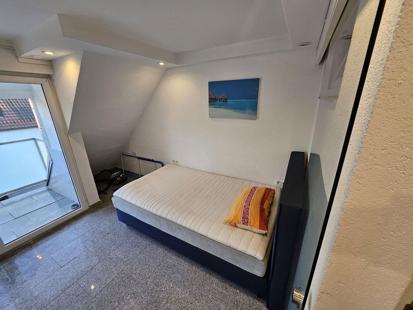 Pronájem bytu 1+1 25 m², Stuttgart, Bádensko-Württembersko Pronájem bytu 1+1 25 m², Stuttgart, Bádensko-Württembersko