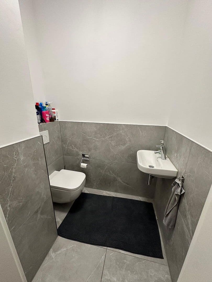 Pronájem bytu 4+1 132 m², Prinz-Ferdiand-Str. 144, Krefeld, Severní Porýní-Vestfálsko Pronájem bytu 4+1 132 m², Prinz-Ferdiand-Str. 144, Krefeld, Severní Porýní-Vestfálsko