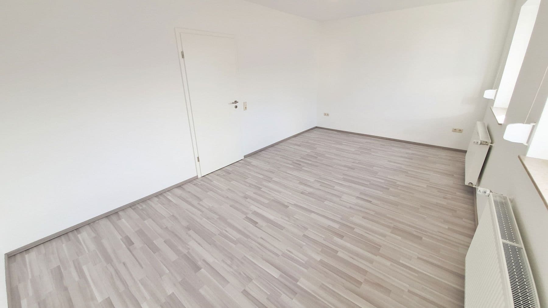 Pronájem domu 100 m², pozemek 180 m², Peine, Dolní Sasko Pronájem domu 100 m², pozemek 180 m², Peine, Dolní Sasko