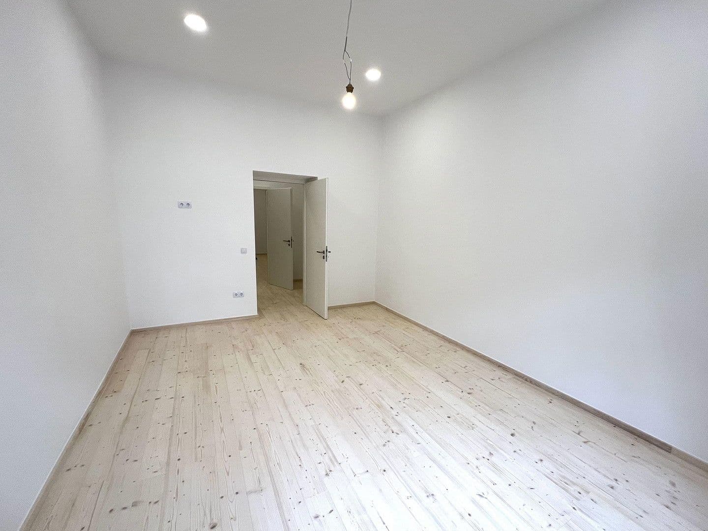 Prodej bytu 3+1 72 m², Leonhardtstraße 16, Berlin, Berlín Prodej bytu 3+1 72 m², Leonhardtstraße 16, Berlin, Berlín