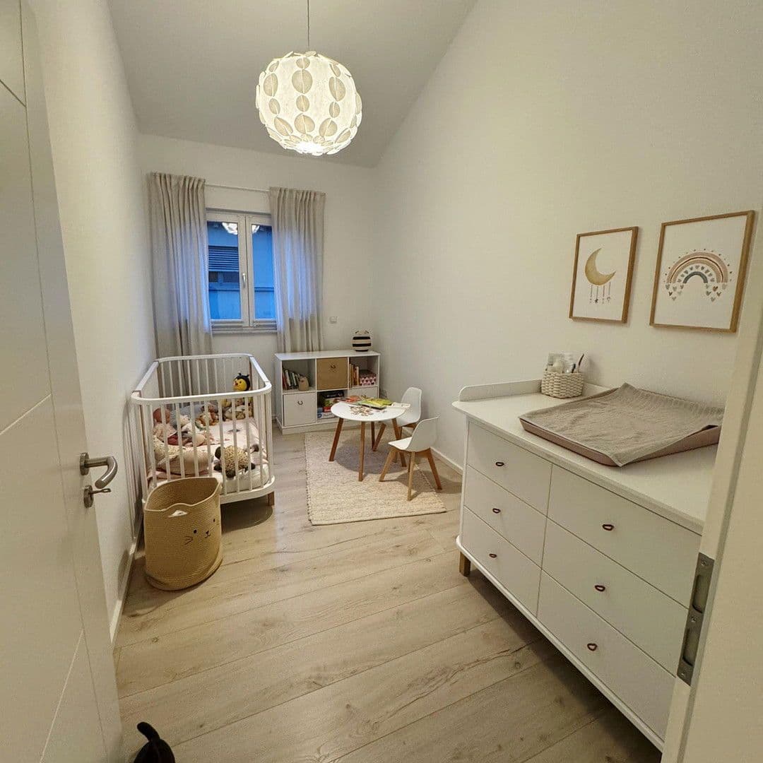 Pronájem bytu 3+1 100 m², Edenkoben, Porýní-Falc Pronájem bytu 3+1 100 m², Edenkoben, Porýní-Falc