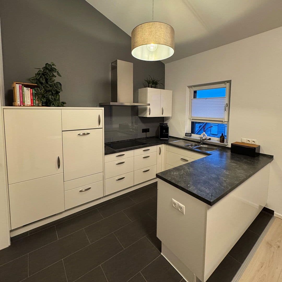 Pronájem bytu 3+1 100 m², Edenkoben, Porýní-Falc Pronájem bytu 3+1 100 m², Edenkoben, Porýní-Falc