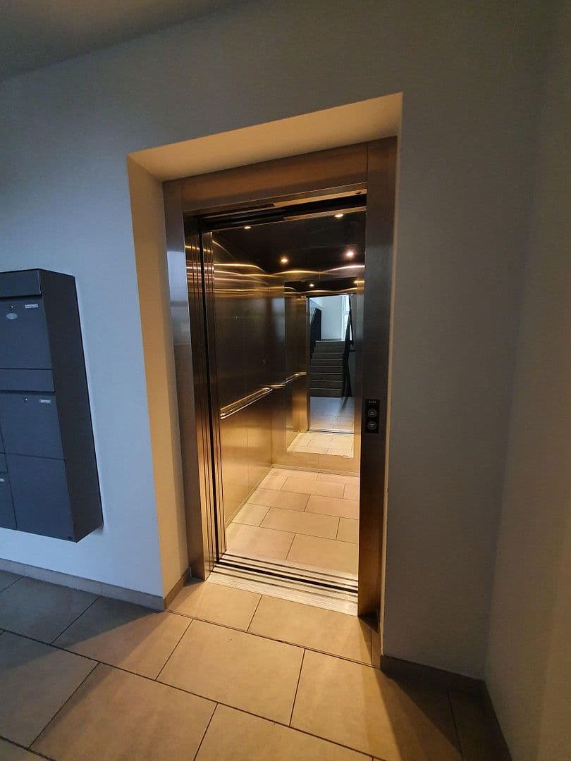 Pronájem bytu 4+1 109 m², Hamburg - Wellingsbüttel, Hamburg Pronájem bytu 4+1 109 m², Hamburg - Wellingsbüttel, Hamburg