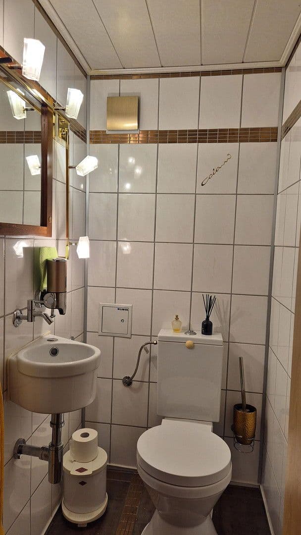 Prodej domu 210 m², pozemek 480 m², Ringstr., 9, Remshalden, Bádensko-Württembersko Prodej domu 210 m², pozemek 480 m², Ringstr., 9, Remshalden, Bádensko-Württembersko