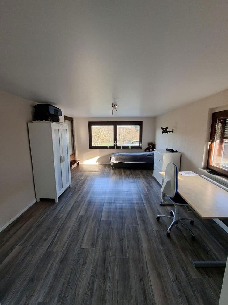 Prodej domu 150 m², pozemek 1.400 m², Hauptstrasse 14, Obererbach, Porýní-Falc Prodej domu 150 m², pozemek 1.400 m², Hauptstrasse 14, Obererbach, Porýní-Falc