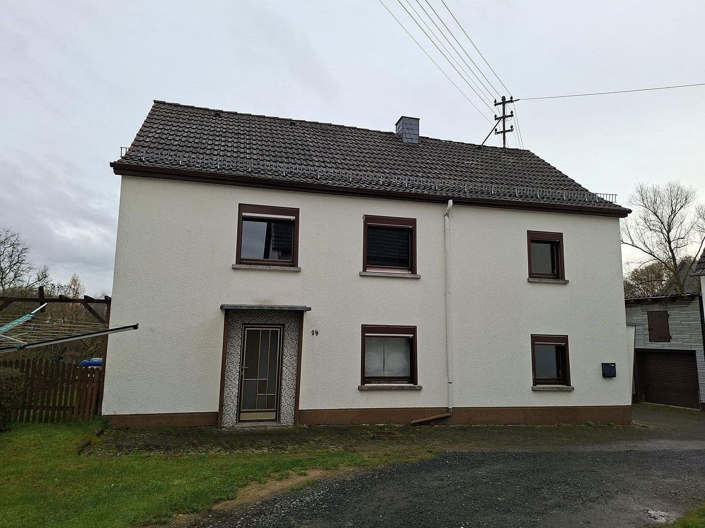 Prodej domu 150 m², pozemek 1.400 m², Hauptstrasse 14, Obererbach, Porýní-Falc Prodej domu 150 m², pozemek 1.400 m², Hauptstrasse 14, Obererbach, Porýní-Falc