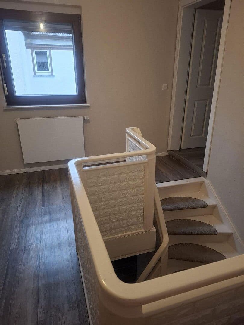 Prodej domu 150 m², pozemek 1.400 m², Hauptstrasse 14, Obererbach, Porýní-Falc Prodej domu 150 m², pozemek 1.400 m², Hauptstrasse 14, Obererbach, Porýní-Falc