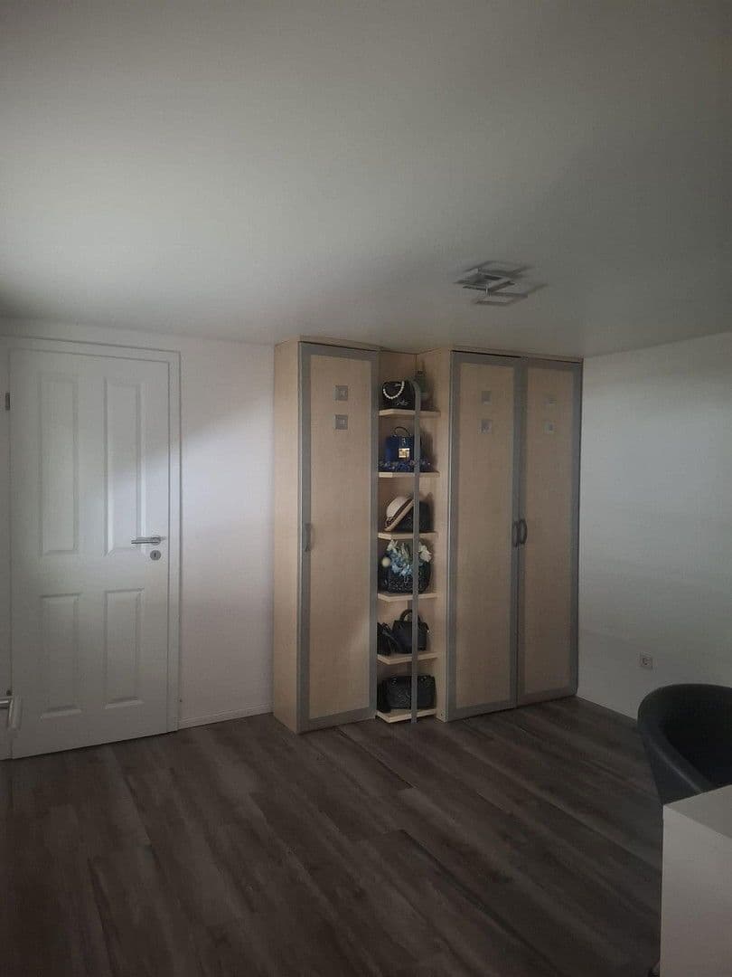 Prodej domu 150 m², pozemek 1.400 m², Hauptstrasse 14, Obererbach, Porýní-Falc Prodej domu 150 m², pozemek 1.400 m², Hauptstrasse 14, Obererbach, Porýní-Falc