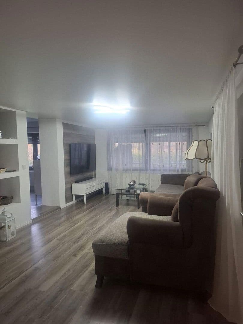 Prodej domu 150 m², pozemek 1.400 m², Hauptstrasse 14, Obererbach, Porýní-Falc Prodej domu 150 m², pozemek 1.400 m², Hauptstrasse 14, Obererbach, Porýní-Falc