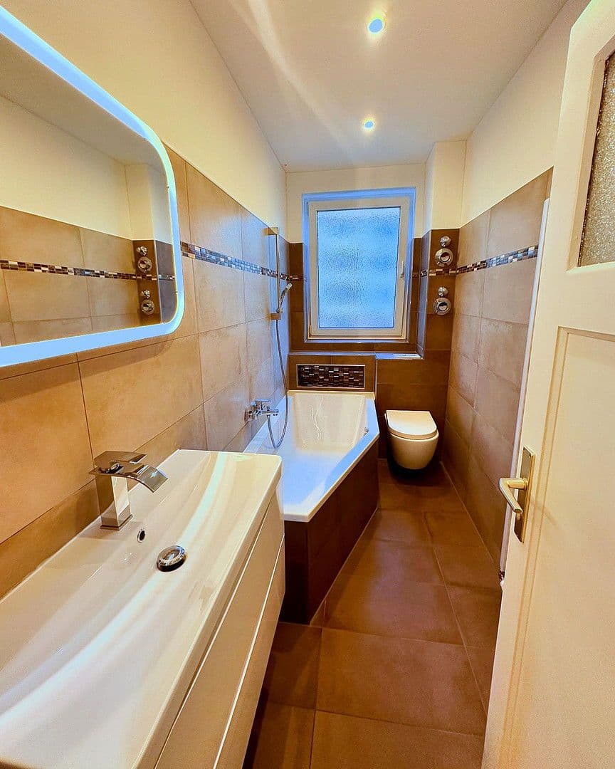 Prodej bytu 3+1 74 m², Stockumer Straße 11b, Berlin, Berlín Prodej bytu 3+1 74 m², Stockumer Straße 11b, Berlin, Berlín