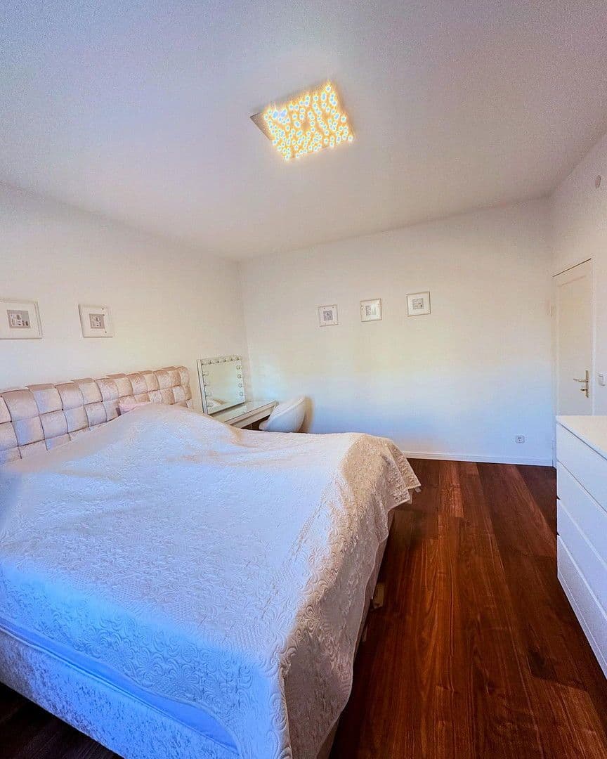 Prodej bytu 3+1 74 m², Stockumer Straße 11b, Berlin, Berlín Prodej bytu 3+1 74 m², Stockumer Straße 11b, Berlin, Berlín