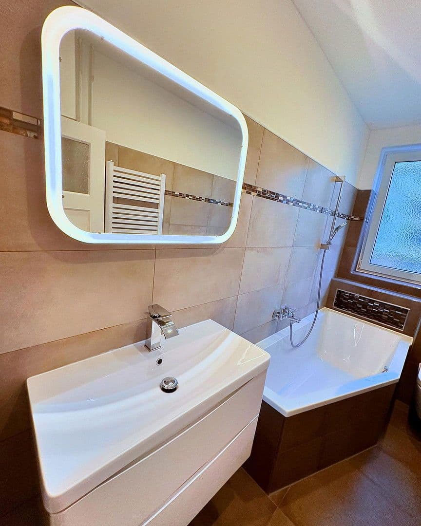 Prodej bytu 3+1 74 m², Stockumer Straße 11b, Berlin, Berlín Prodej bytu 3+1 74 m², Stockumer Straße 11b, Berlin, Berlín