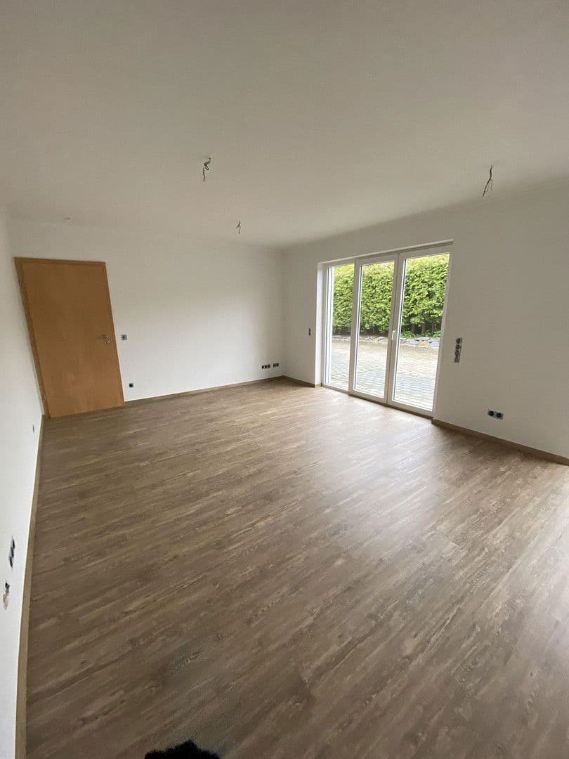 Pronájem domu 170 m², pozemek 450 m², Adlkofen, Bavorsko Pronájem domu 170 m², pozemek 450 m², Adlkofen, Bavorsko