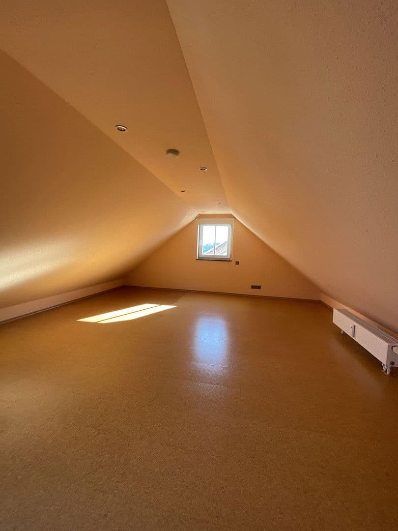 Pronájem domu 170 m², pozemek 450 m², Adlkofen, Bavorsko Pronájem domu 170 m², pozemek 450 m², Adlkofen, Bavorsko