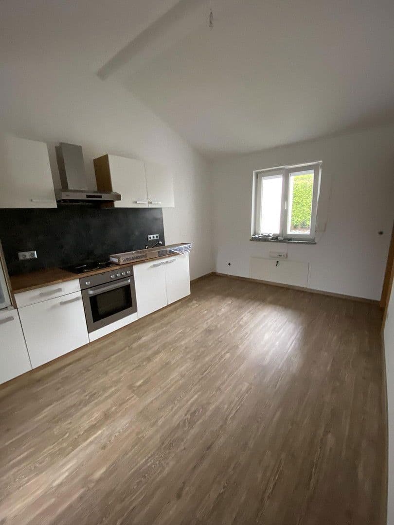 Pronájem domu 170 m², pozemek 450 m², Adlkofen, Bavorsko Pronájem domu 170 m², pozemek 450 m², Adlkofen, Bavorsko