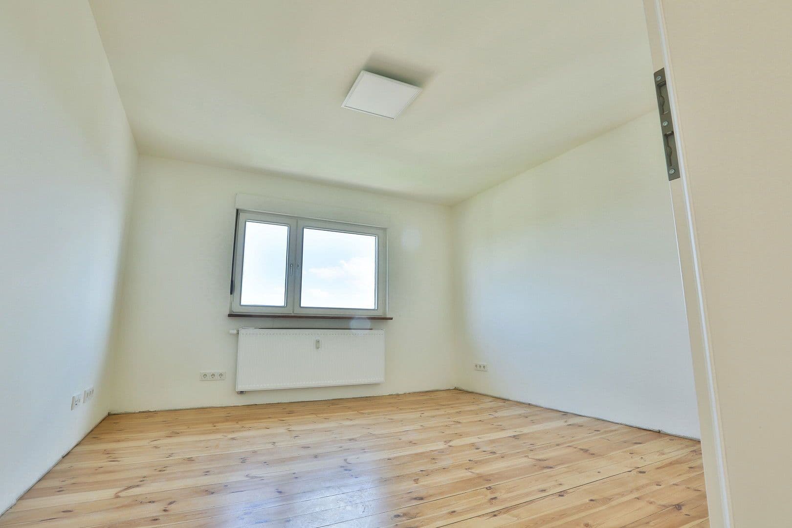 Pronájem bytu 2+1 50 m², Oberer Wingertweg, 75, Pforzheim, Bádensko-Württembersko Pronájem bytu 2+1 50 m², Oberer Wingertweg, 75, Pforzheim, Bádensko-Württembersko