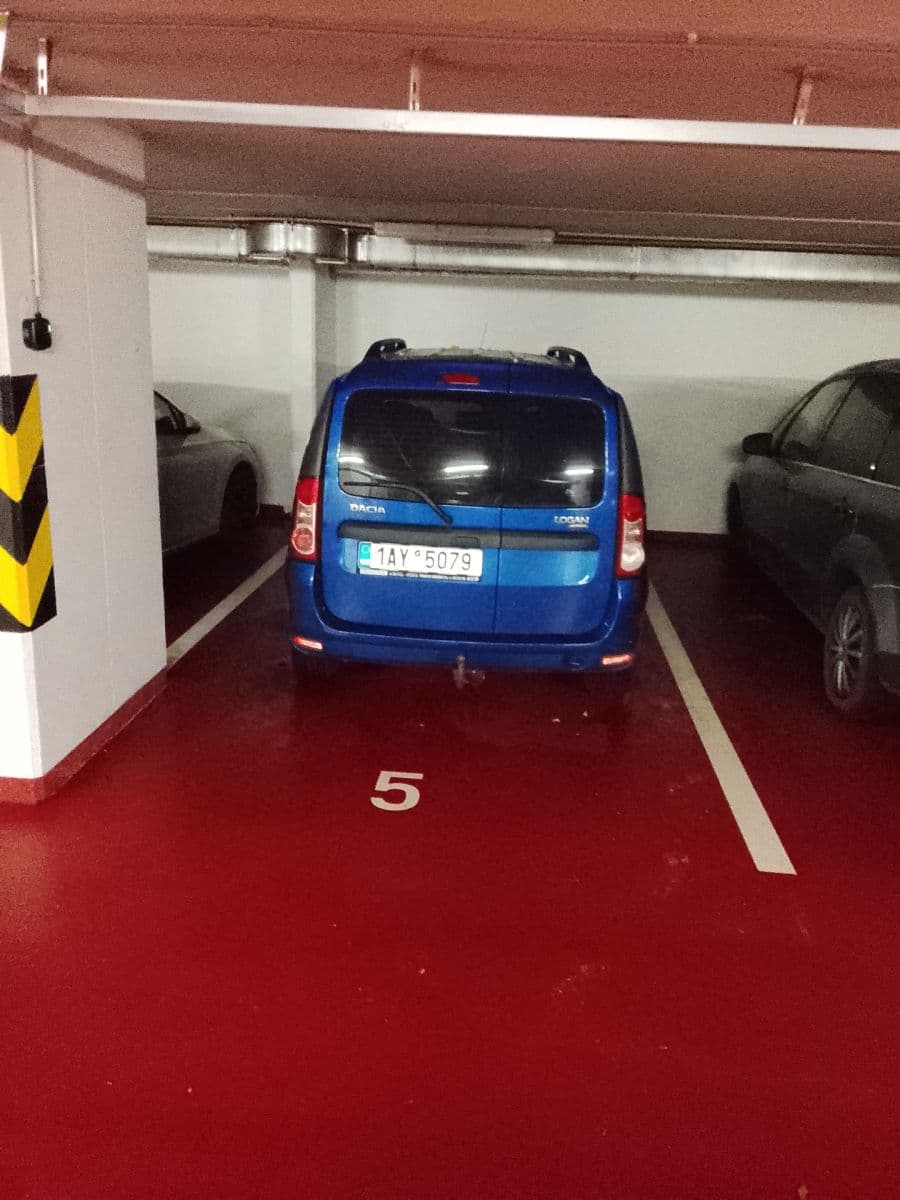 Pronájem garáže 15 m², Pelušková, Praha, Praha Pronájem garáže 15 m², Pelušková, Praha, Praha