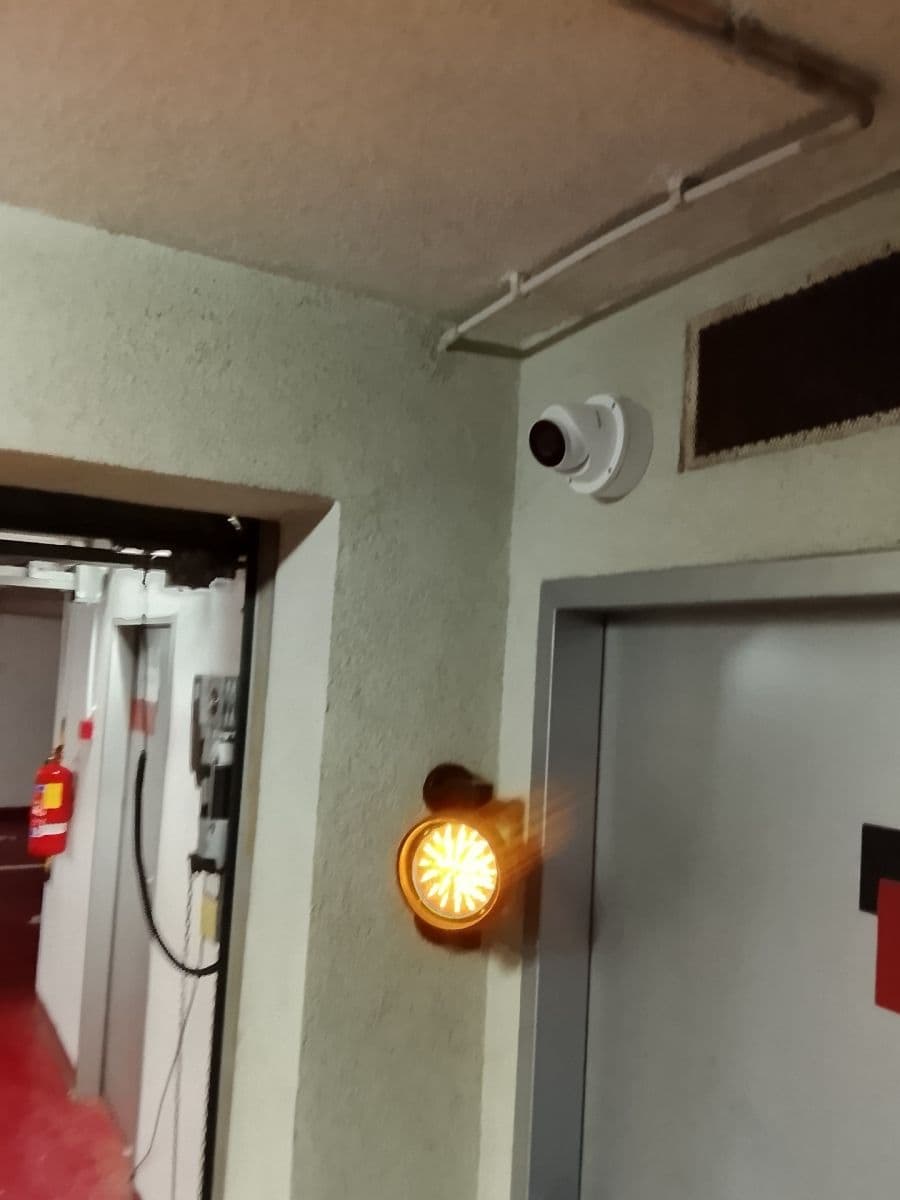 Pronájem garáže 15 m², Pelušková, Praha, Praha Pronájem garáže 15 m², Pelušková, Praha, Praha