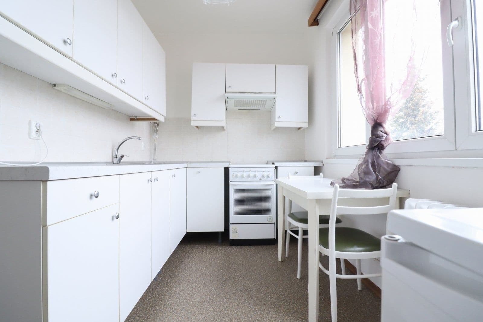 Pronájem bytu 2+1 54 m², Kamerunská, Praha, Praha Pronájem bytu 2+1 54 m², Kamerunská, Praha, Praha