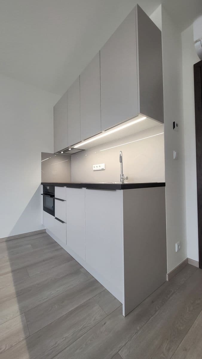 Pronájem bytu 1+kk 33 m², Poděbradská, Praha, Praha Pronájem bytu 1+kk 33 m², Poděbradská, Praha, Praha