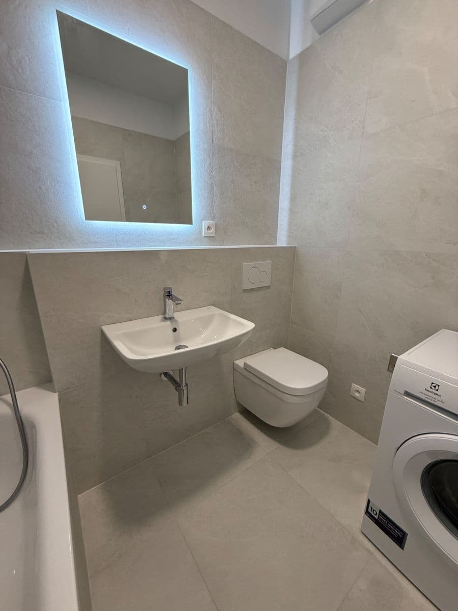 Pronájem bytu 1+1 29 m², Slnečnicová, Rovinka, Bratislavský kraj Pronájem bytu 1+1 29 m², Slnečnicová, Rovinka, Bratislavský kraj