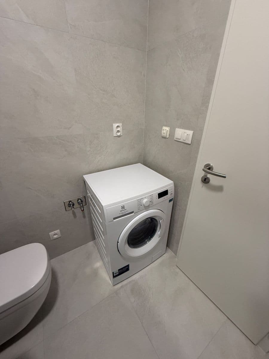 Pronájem bytu 1+1 29 m², Slnečnicová, Rovinka, Bratislavský kraj Pronájem bytu 1+1 29 m², Slnečnicová, Rovinka, Bratislavský kraj