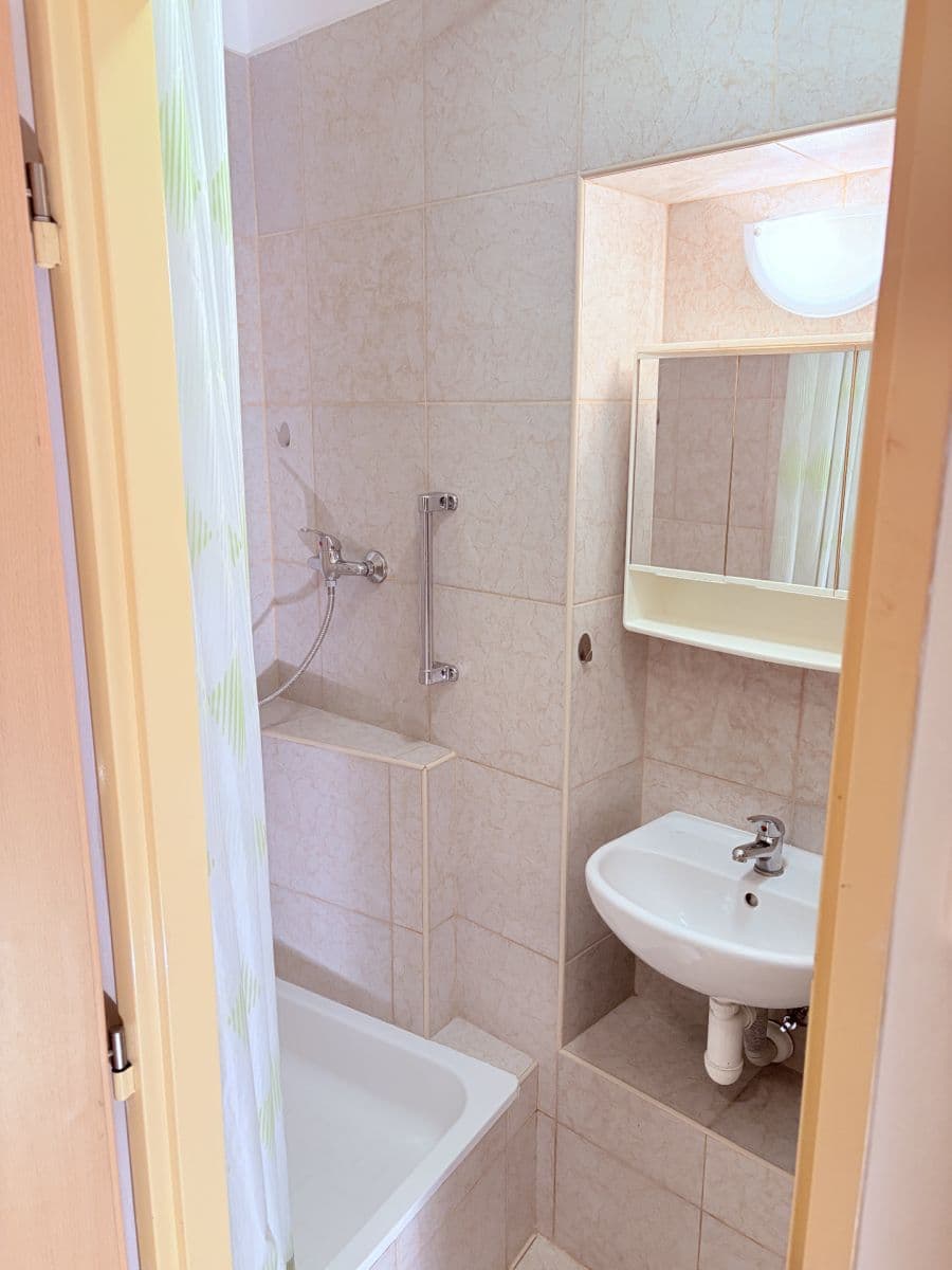 Prodej bytu 1+kk 38 m², Varšavská, Praha, Praha Prodej bytu 1+kk 38 m², Varšavská, Praha, Praha