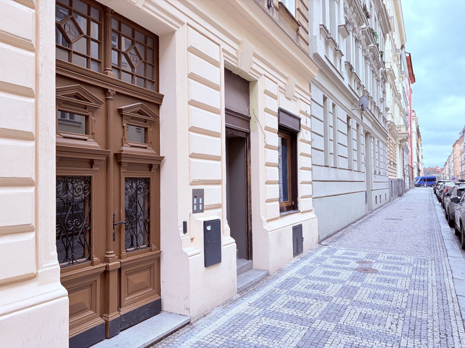 Prodej bytu 1+kk 38 m², Varšavská, Praha, Praha Prodej bytu 1+kk 38 m², Varšavská, Praha, Praha