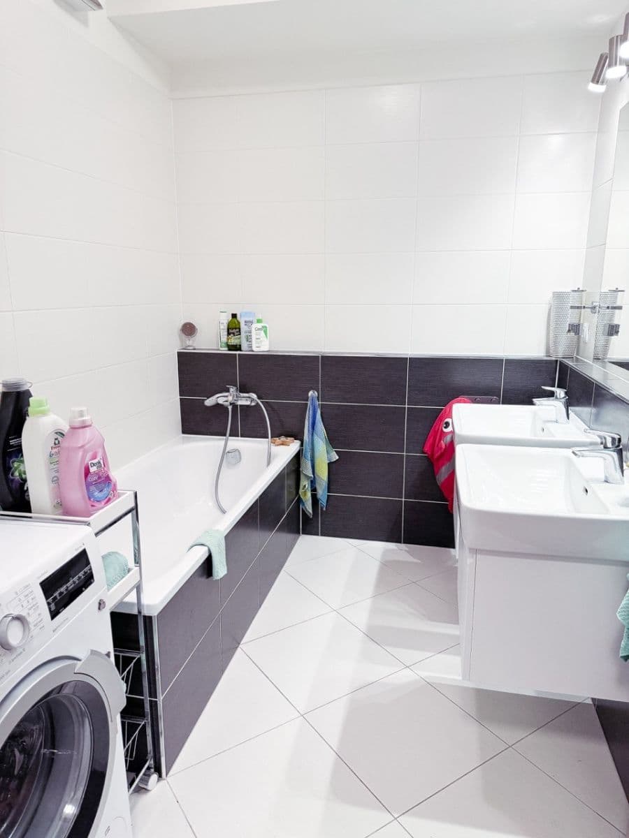 Pronájem bytu 4+kk 122 m², náměstí Junkových, Praha, Praha Pronájem bytu 4+kk 122 m², náměstí Junkových, Praha, Praha