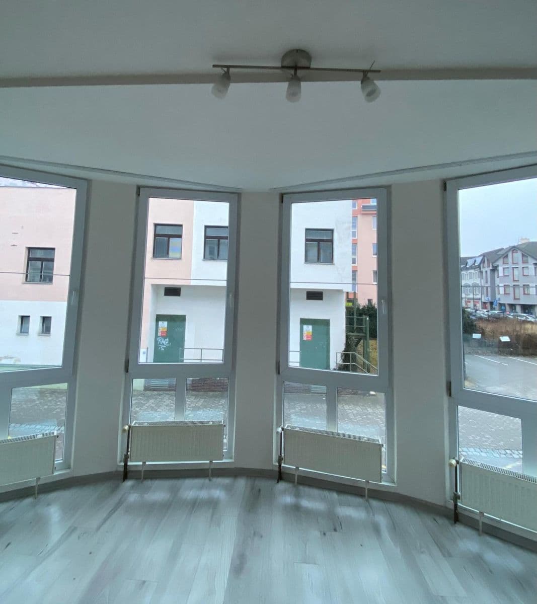 Pronájem bytu 2+kk 50 m², Osvoboz. pol. vězňů, Kladno, Středočeský kraj Pronájem bytu 2+kk 50 m², Osvoboz. pol. vězňů, Kladno, Středočeský kraj