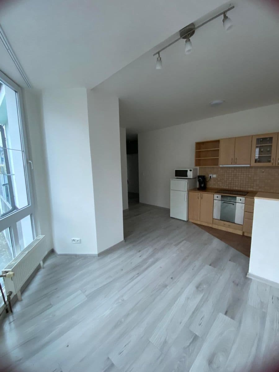 Pronájem bytu 2+kk 50 m², Osvoboz. pol. vězňů, Kladno, Středočeský kraj Pronájem bytu 2+kk 50 m², Osvoboz. pol. vězňů, Kladno, Středočeský kraj