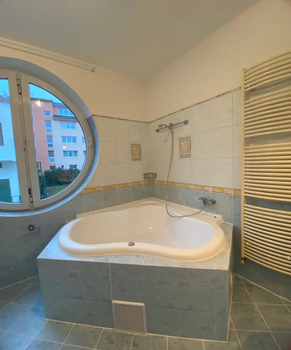 Pronájem bytu 2+kk 50 m², Osvoboz. pol. vězňů, Kladno, Středočeský kraj Pronájem bytu 2+kk 50 m², Osvoboz. pol. vězňů, Kladno, Středočeský kraj