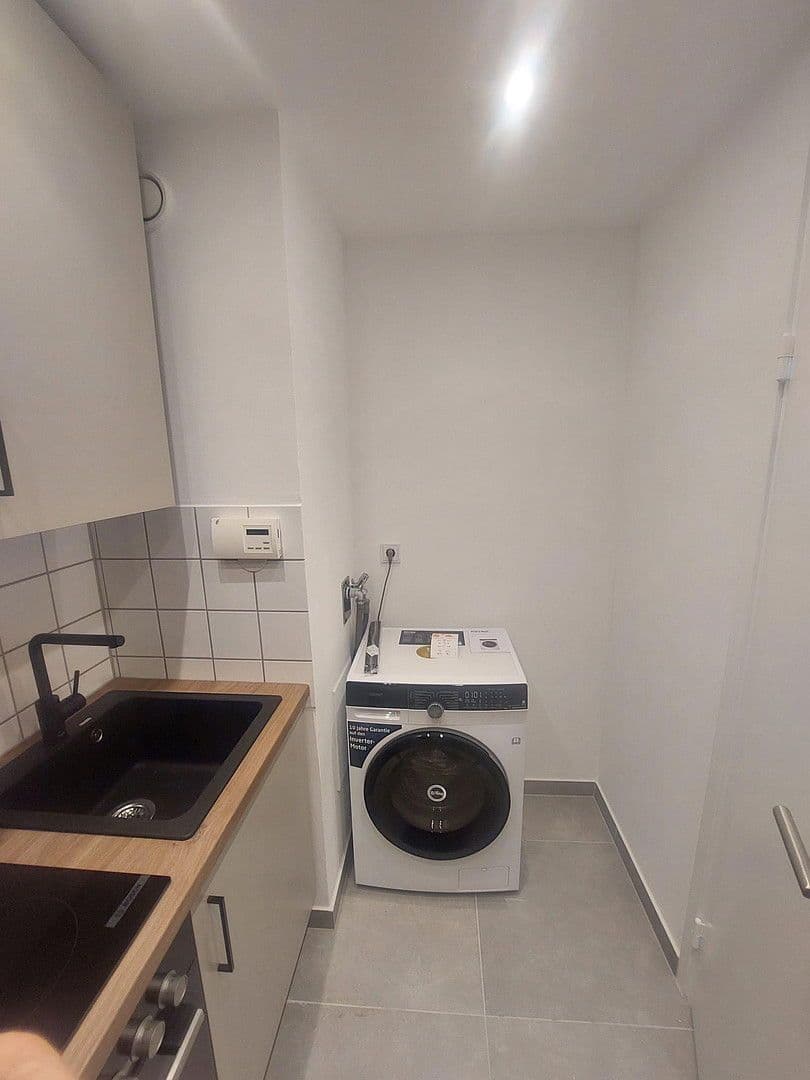 Pronájem bytu 1+1 30 m², Freischützstr. 110, München, Bavorsko Pronájem bytu 1+1 30 m², Freischützstr. 110, München, Bavorsko