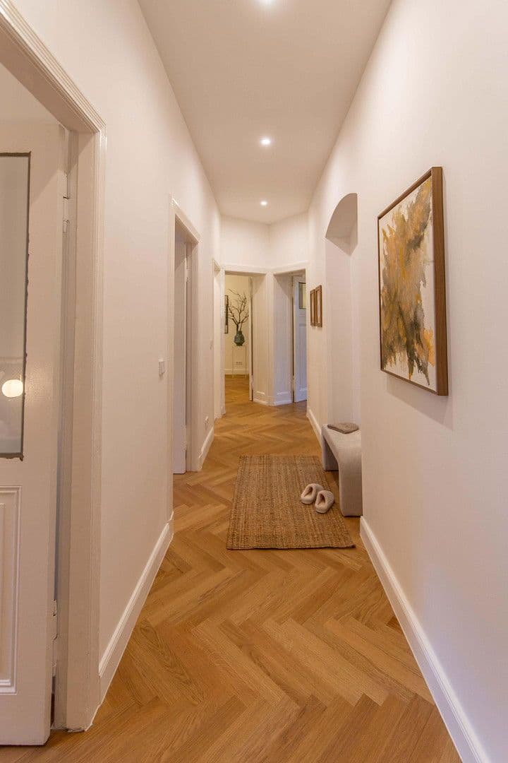 Prodej bytu 4+1 85 m², Düsseldorfer Straße 14, Berlin, Berlín Prodej bytu 4+1 85 m², Düsseldorfer Straße 14, Berlin, Berlín