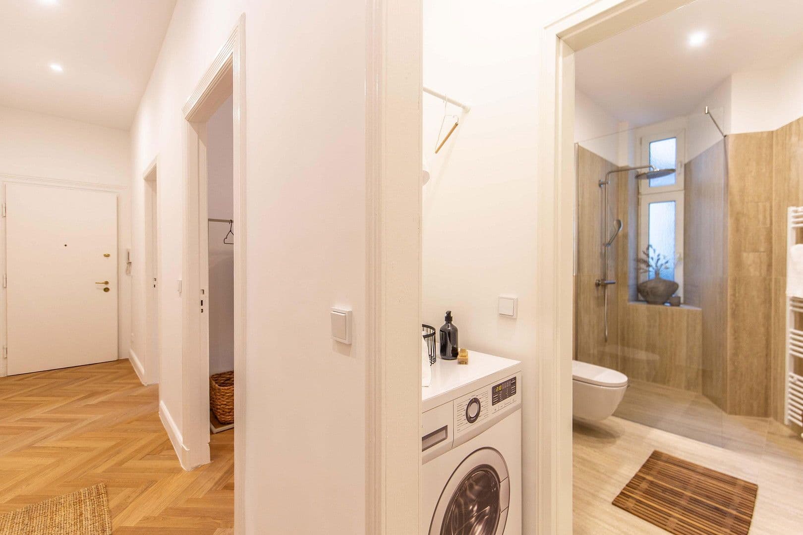 Prodej bytu 4+1 85 m², Düsseldorfer Straße 14, Berlin, Berlín Prodej bytu 4+1 85 m², Düsseldorfer Straße 14, Berlin, Berlín