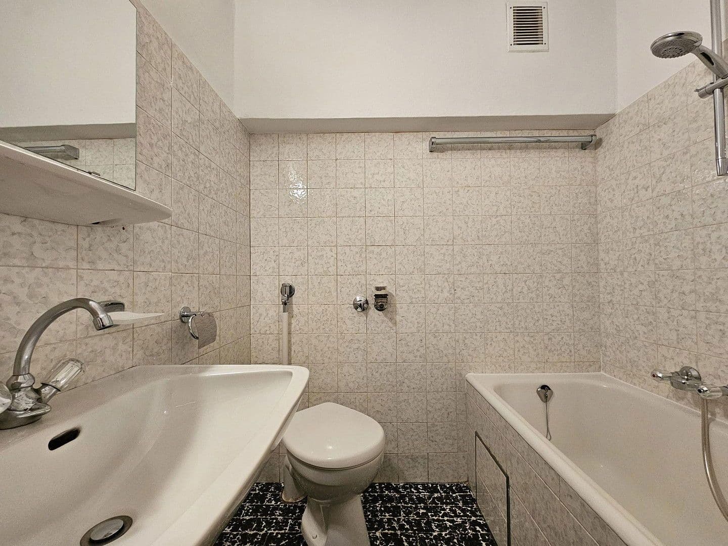 Pronájem bytu 1+1 26 m², Luisenstraße 60a, München, Bavorsko Pronájem bytu 1+1 26 m², Luisenstraße 60a, München, Bavorsko