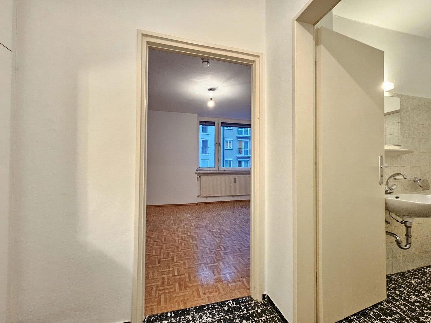 Pronájem bytu 1+1 26 m², Luisenstraße 60a, München, Bavorsko Pronájem bytu 1+1 26 m², Luisenstraße 60a, München, Bavorsko