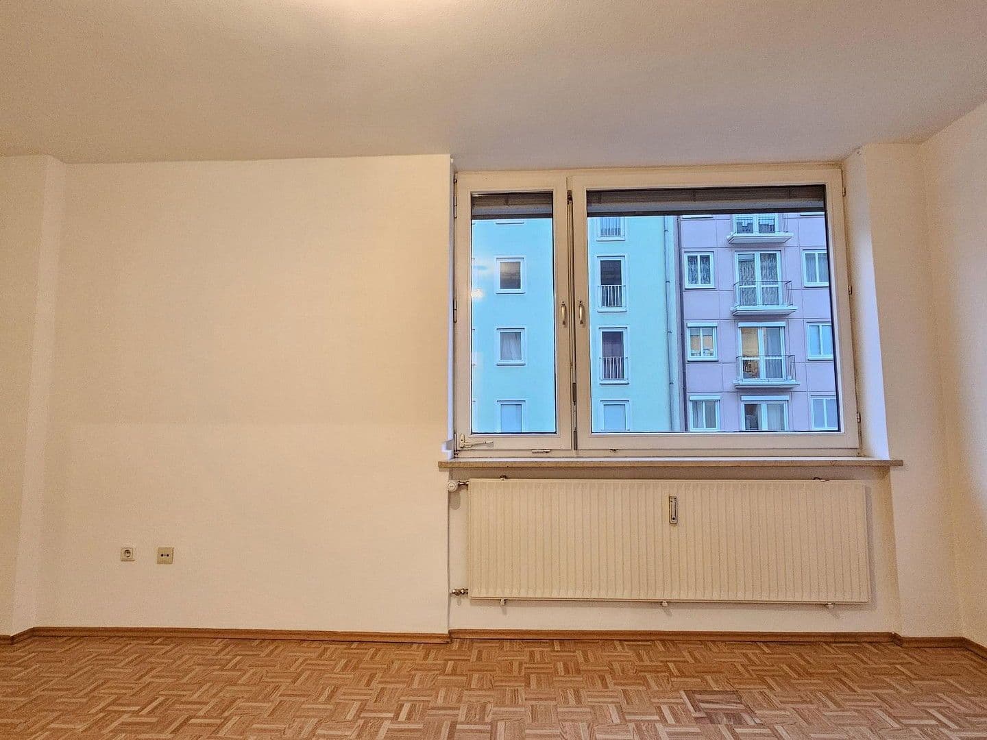 Pronájem bytu 1+1 26 m², Luisenstraße 60a, München, Bavorsko Pronájem bytu 1+1 26 m², Luisenstraße 60a, München, Bavorsko