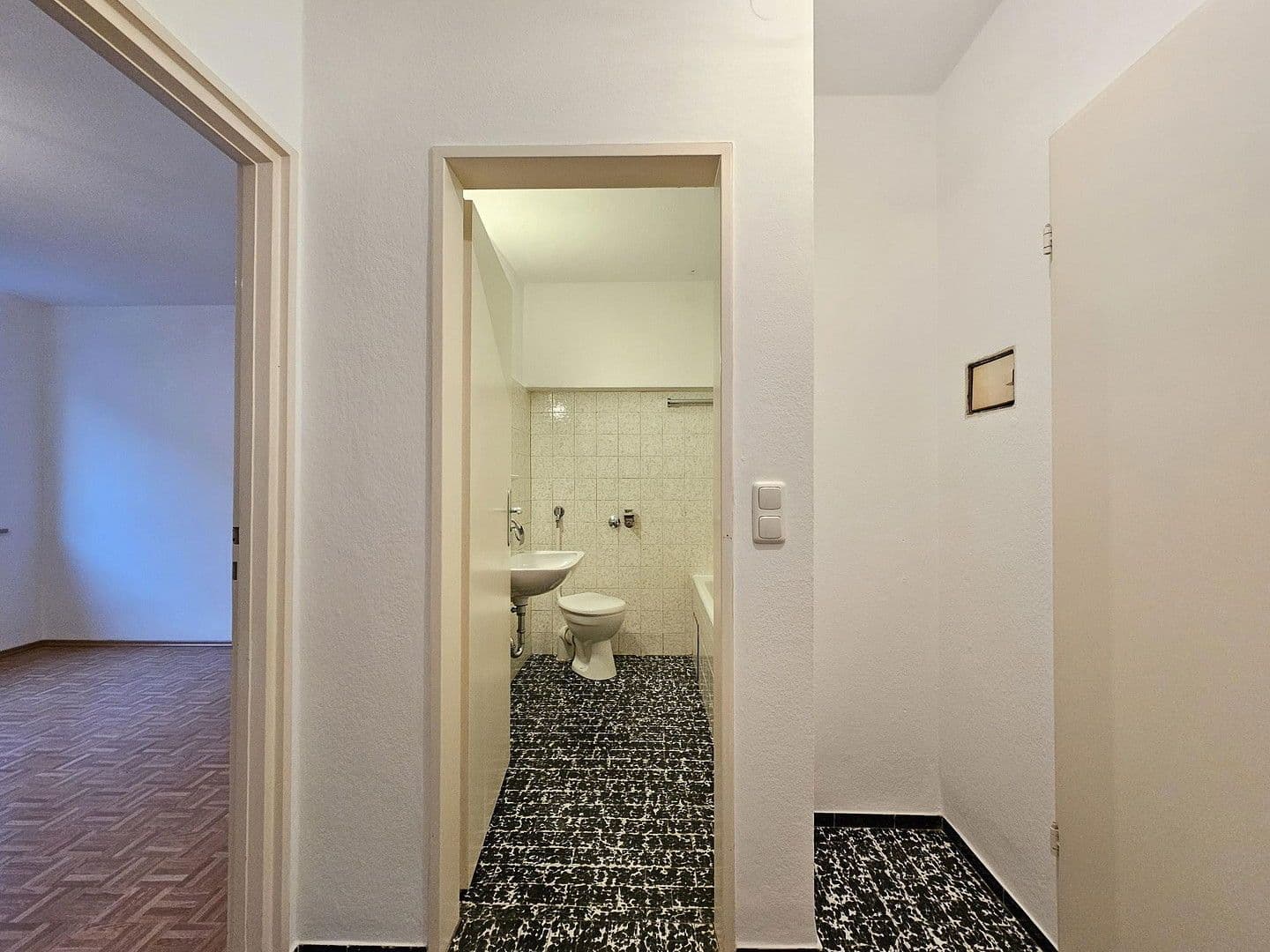 Pronájem bytu 1+1 26 m², Luisenstraße 60a, München, Bavorsko Pronájem bytu 1+1 26 m², Luisenstraße 60a, München, Bavorsko