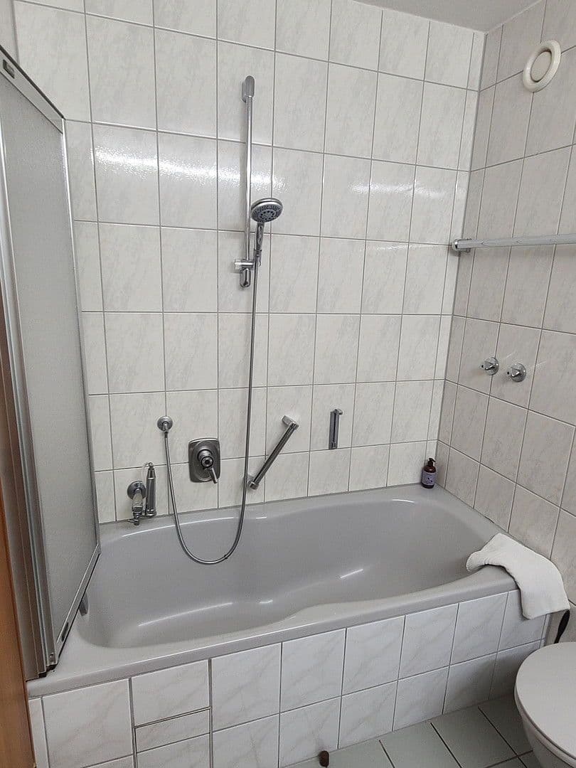 Pronájem bytu 1+1 30 m², Hölderlinstraße 1, Bad Liebenzell, Bádensko-Württembersko Pronájem bytu 1+1 30 m², Hölderlinstraße 1, Bad Liebenzell, Bádensko-Württembersko