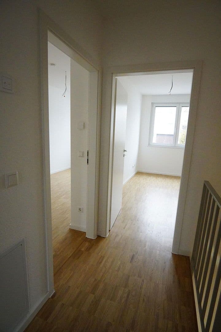 Pronájem bytu 4+1 105 m², Hölderlinstraße 26d, Pforzheim, Bádensko-Württembersko Pronájem bytu 4+1 105 m², Hölderlinstraße 26d, Pforzheim, Bádensko-Württembersko