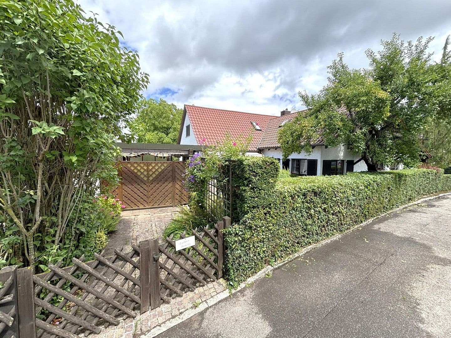 Prodej domu 197 m², pozemek 705 m², Böblingen, Bádensko-Württembersko Prodej domu 197 m², pozemek 705 m², Böblingen, Bádensko-Württembersko