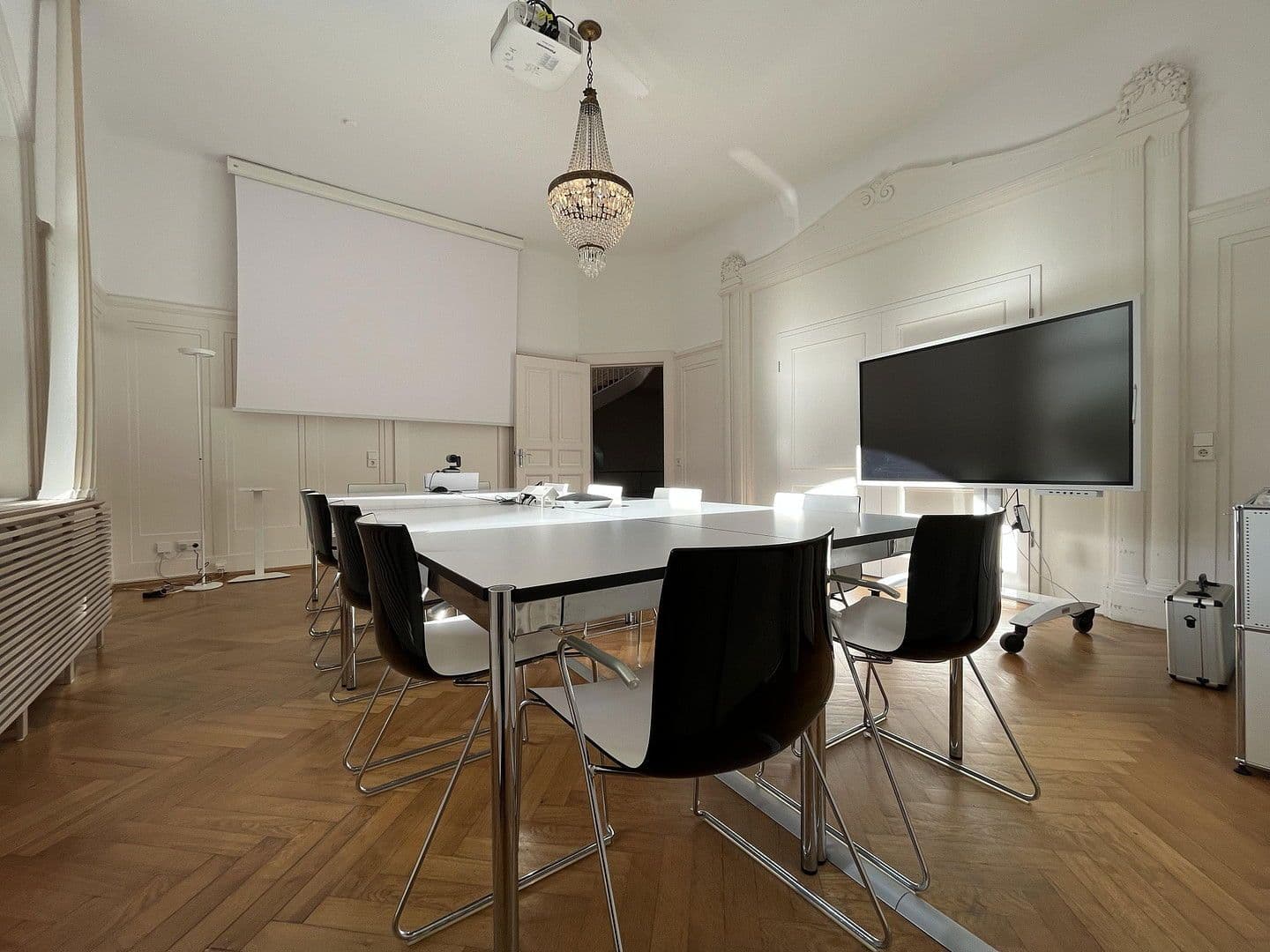 Pronájem kanceláře 21 m², Stuttgart, Bádensko-Württembersko Pronájem kanceláře 21 m², Stuttgart, Bádensko-Württembersko