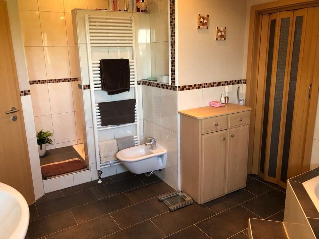 Pronájem domu 220 m², pozemek 700 m², Einbeck, Dolní Sasko Pronájem domu 220 m², pozemek 700 m², Einbeck, Dolní Sasko