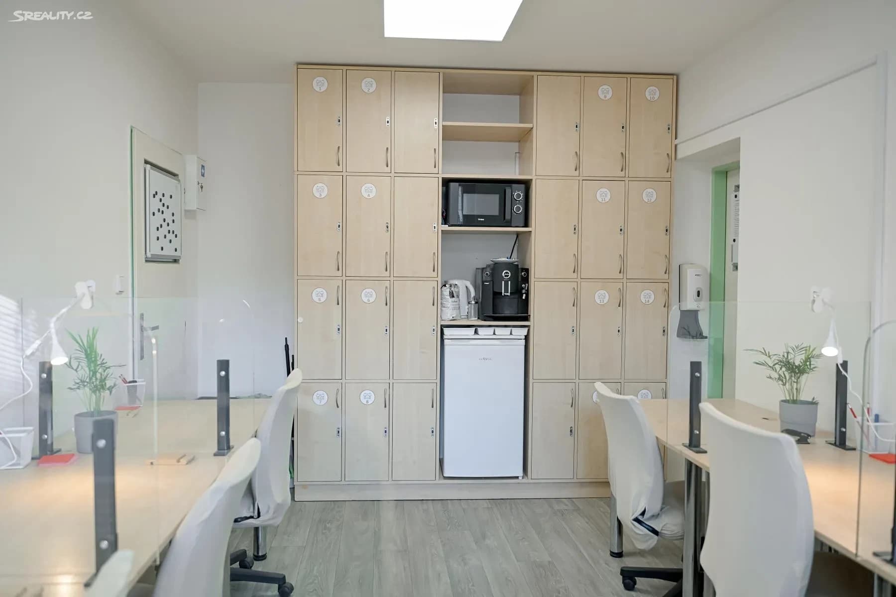 Pronájem kanceláře 25 m², Přístavní, Praha, Praha Pronájem kanceláře 25 m², Přístavní, Praha, Praha