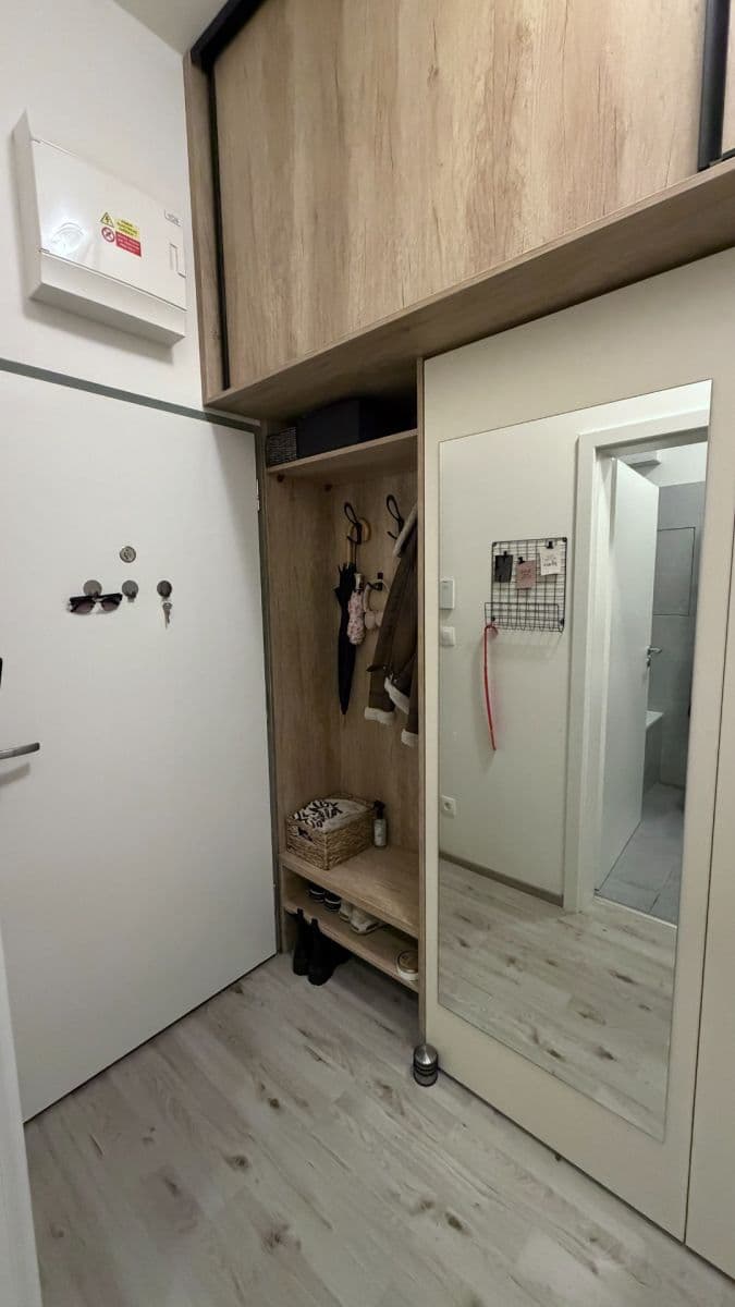 Pronájem bytu 1+kk 38 m², Velvarská, Horoměřice, Středočeský kraj Pronájem bytu 1+kk 38 m², Velvarská, Horoměřice, Středočeský kraj